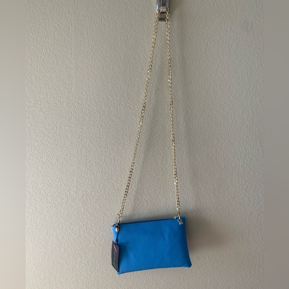 NWT Silvano Borgatti Blue crossbody with gold chain - Picture 2 of 3